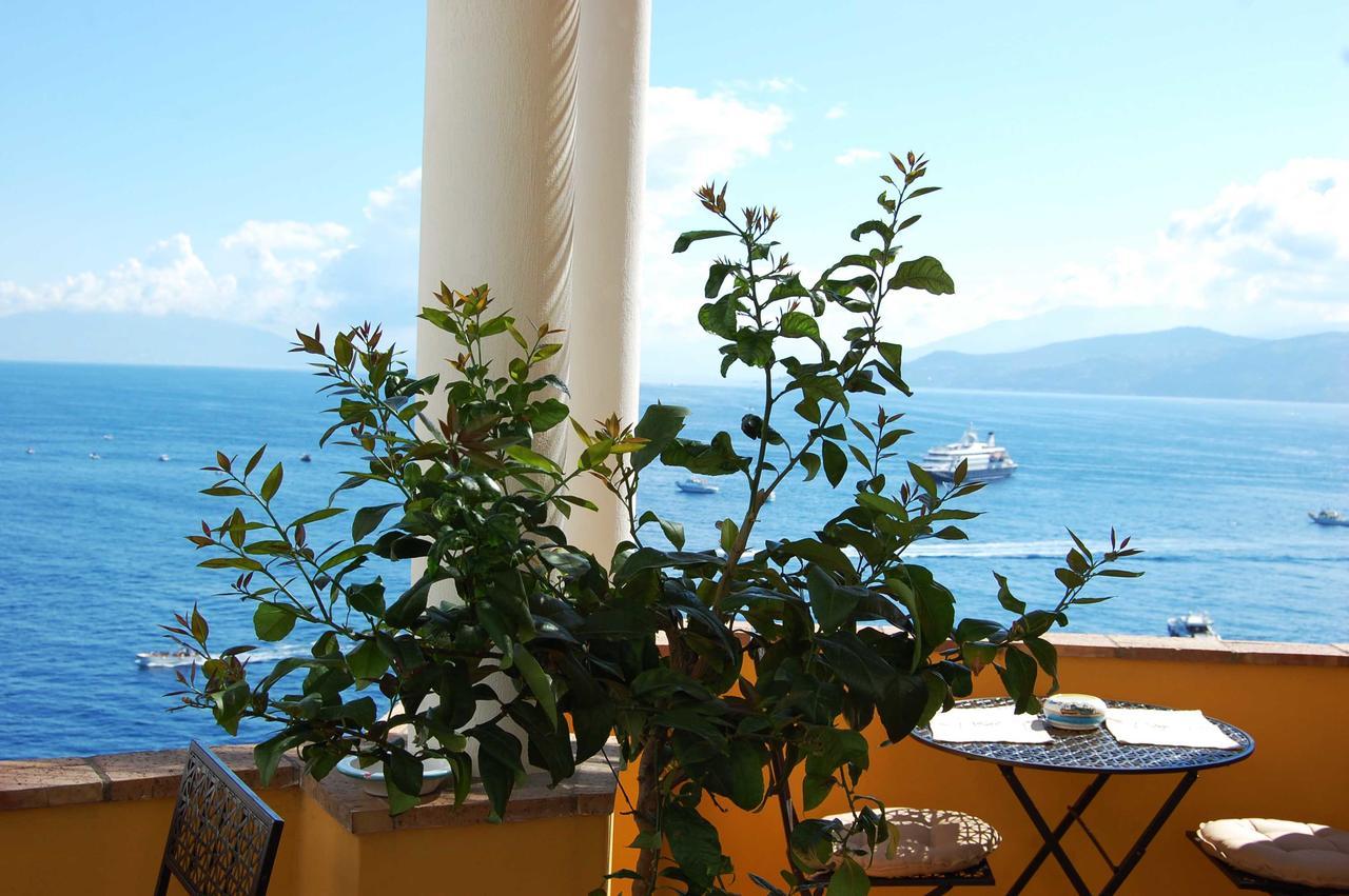 Alojamento de Acomodação e Pequeno-almoço La Terrazza Sul Mare 2*