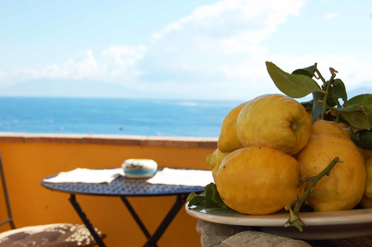 Alojamento de Acomodação e Pequeno-almoço La Terrazza Sul Mare 2*